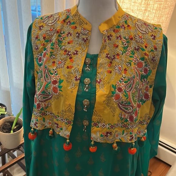 Pakistani/Punjab Salwar. Never worn, green and yellow. Size Large. - Picture 2 of 4